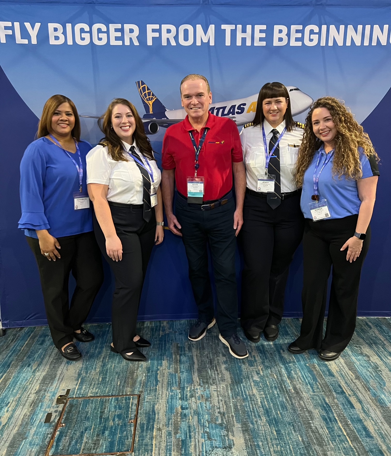 (L to R): Yovankha Untracht, 747 First Officer Michelle Phale, Kevin O’Reilly, 767 Captain Jenny Breaux, and Karina Guevara